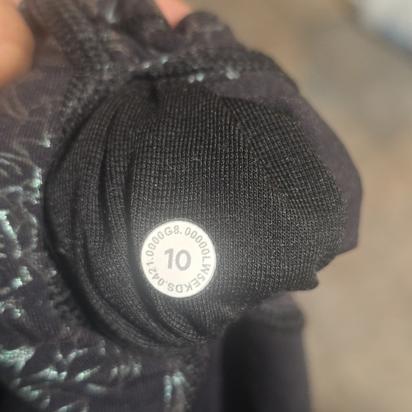 lululemon athletica Black Floral Women's Leggings - Picture 7 of 7